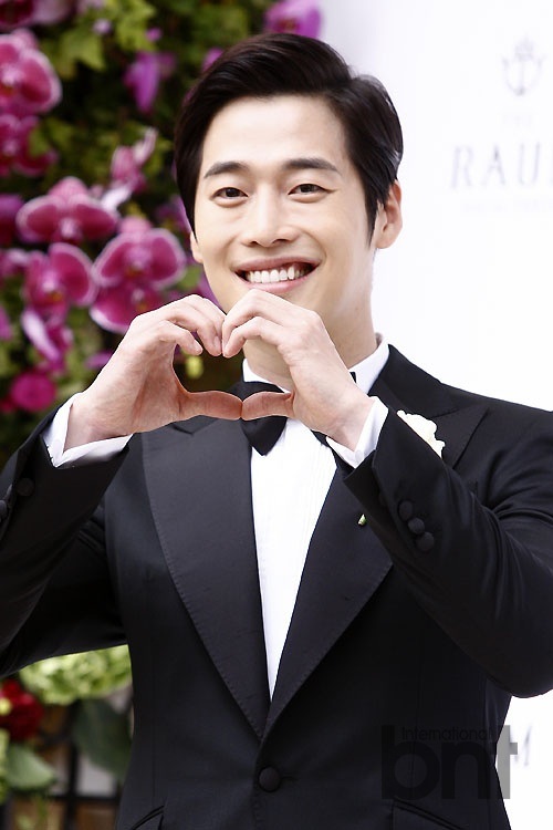 Kim Jae Won trong lễ cưới của mình vào tháng 6/2013