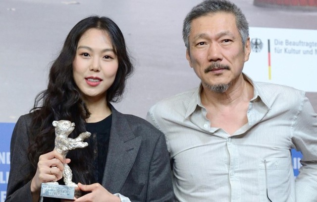  Trong khi Kim Min Hee và Hong Sang Soo hạnh phúc công khai tình yêu thì vợ của đạo diễn Hong từ chối ký đơn ly dị. 