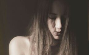 Người mẫu Kim Phượng làm đơn kêu cứu sau khi tố cáo bị họa sĩ hiếp dâm