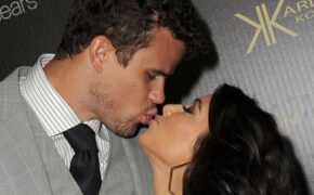 Cô Kim “siêu vòng ba” vất vả để hôn người yêu cao kều