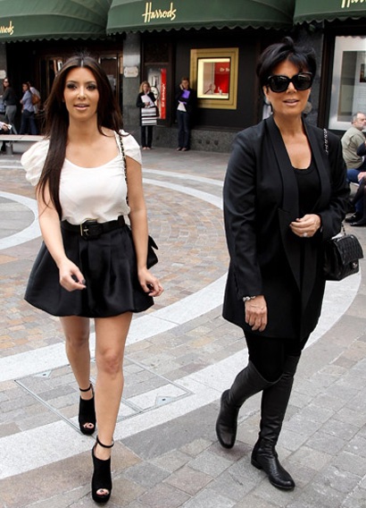 Kim Kardashian shopping ở London - 5