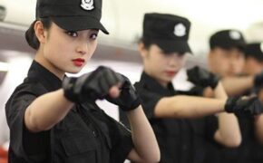 Nữ sinh hàng không luyện võ chống khủng bố