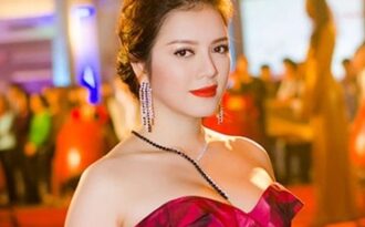 Lý Nhã Kỳ không lấy váy ra “dọa” người