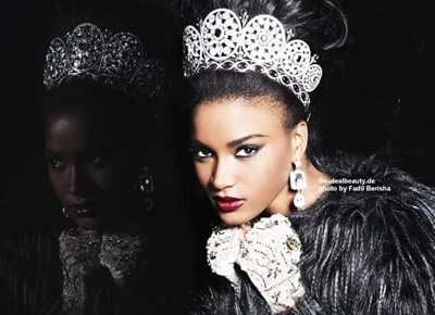 Xem tân Hoa hậu Hoàn vũ đóng quảng cáo