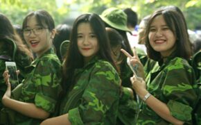 Học sinh trường Lương Thế Vinh “cực chất” với màu áo lính ngày khai giảng