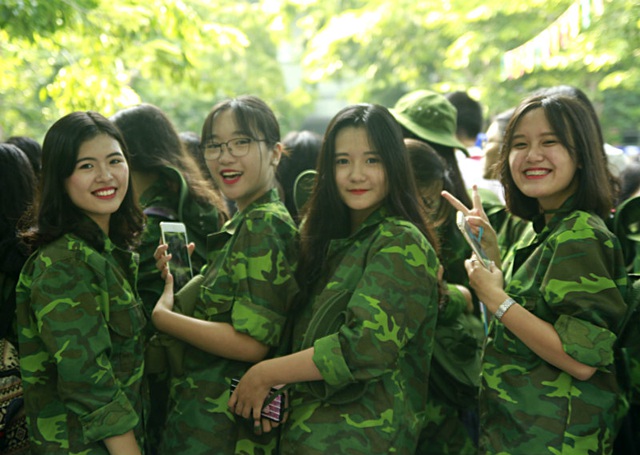  Nữ sinh trường Lương Thế Vinh cực chất trong màu áo lính 