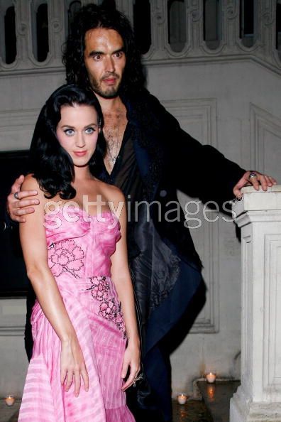 Katy Perry rơi vào “lưới tình” của Russell Brand - 4