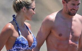 Vợ Steven Gerrad: Ba con vẫn bốc lửa