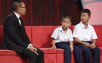 Cặp anh em tài năng khiến MC Lại Văn Sâm dành tặng… 2 tháng lương hưu đầu tiên