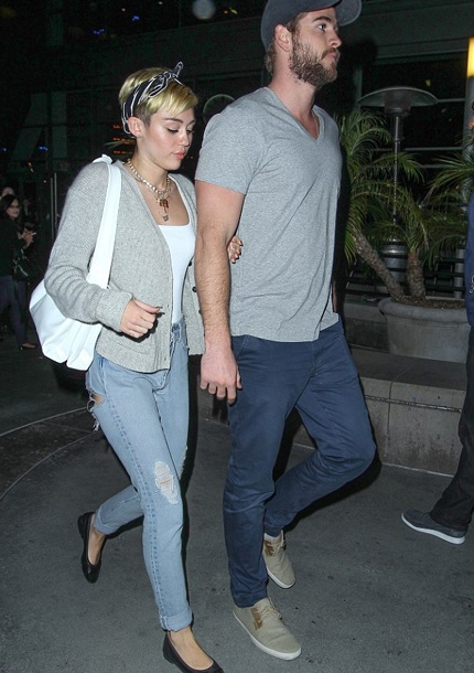 Miley Cyrus và bạn trai Liam Hemsworth tái xuất sau gần 5 tháng không hề đi chung với nhau.