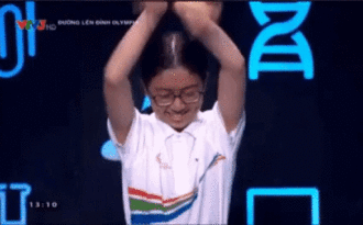 Màn “múa quạt” của 2 thí sinh trong chương trình Olympia gây tranh cãi