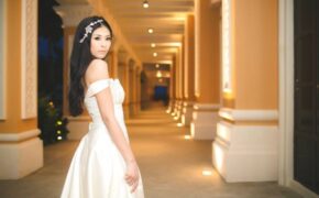 Hoa hậu Ngọc Hân diện váy tự thiết kế