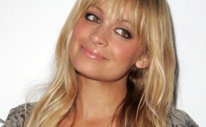 Nicole Richie đã sinh con trai