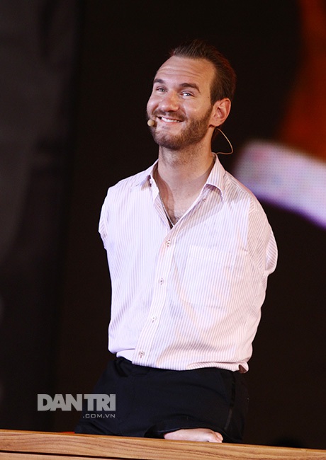 Nụ cười đáng yêu thường trực trên môi của Nick Vujicic.