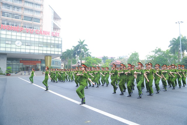 Xem nữ sinh Học viện Cảnh sát đánh võ, gấp chăn màn vuông như bánh chưng - 6