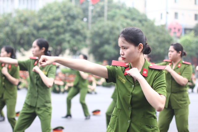 Xem nữ sinh Học viện Cảnh sát đánh võ, gấp chăn màn vuông như bánh chưng - 3