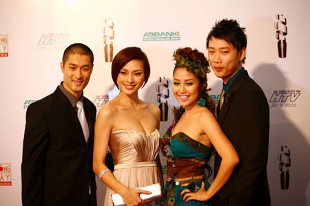 Hà Anh và Tiến Đoàn tình tứ trên thảm đỏ HTV Award - 13