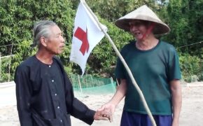 Lão nông hiến đất trồng dược liệu quý, chữa bệnh cho người nghèo