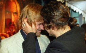 Hình ảnh mặn nồng của Orlando Bloom và đồng nghiệp nam