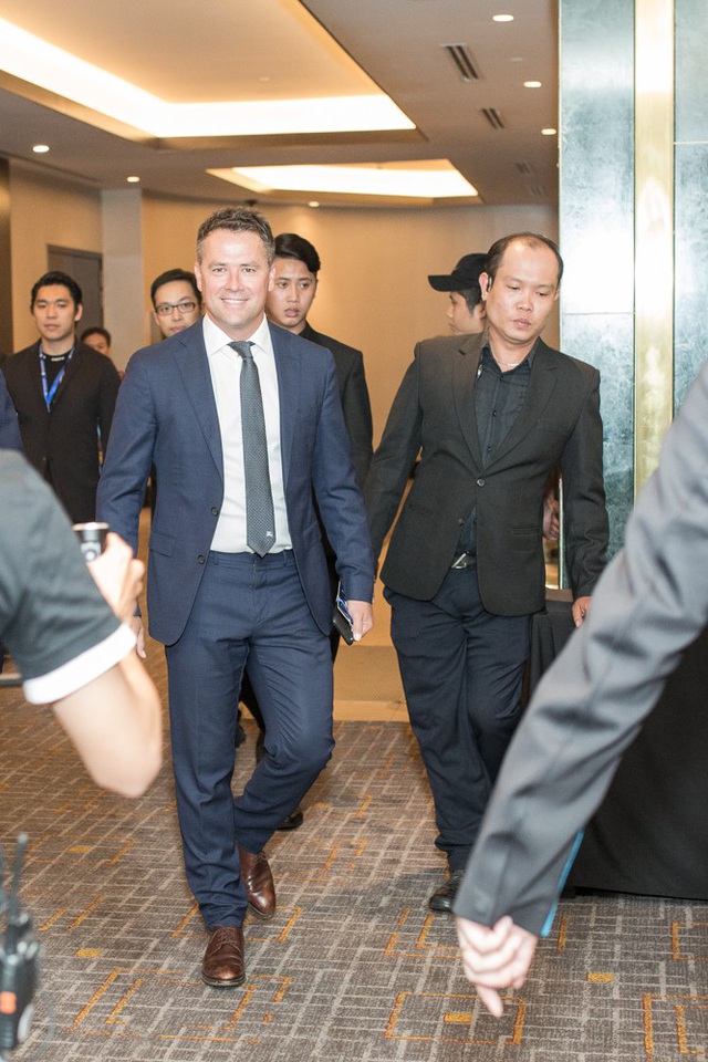  Michael Owen là tâm điểm thu hút sự chú ý 