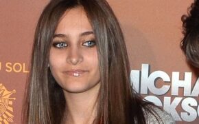 Con gái của Michael Jackson đi học ở trường của trẻ tự kỷ