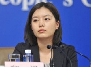 Phát sốt vì nữ phiên dịch xinh đẹp nhất quốc hội Trung Quốc