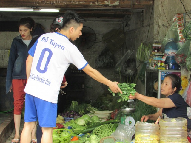  Rau là thực phẩm chính trong bữa ăn đạm bạc của sinh viên. Ảnh minh họa. 