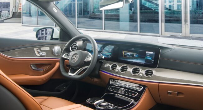 Cận cảnh E-Class thế hệ thứ 10 vừa ra mắt tại Việt Nam