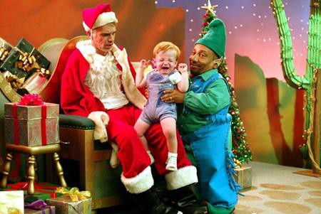 Khác với hình tượng ông già Noel hiền từ, phúc hậu thường thấy, ông già Noel của Billy Bob Thornton trong “Bad Santa” thực sự đã mang tới những khía cạnh mới mẻ, hấp dẫn cho các khán giả vào dịp lễ Giáng sinh