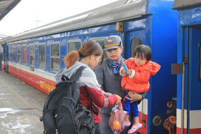 “16 năm rong ruổi trên tàu, không có nhiều thời gian cho gia đình, nhưng tôi chưa  bao giờ có ý định bỏ nghề, chị Thảo tâm sự. Ảnh: Hạnh Thúy