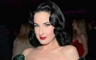 Rũ bỏ quá khứ khoe khoang xác thịt, loạt sao lớn vụt sáng khó tin