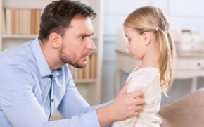 7 quy tắc phạt trẻ bố mẹ hiện đại cần biết