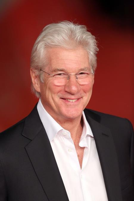 Bất chấp mái đầu bạc trắng, Richard Gere vẫn luôn là quý ông lịch lãm, sexy hàng đầu Hollywood