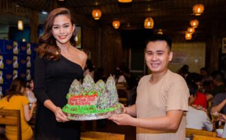 Fan Đà Nẵng “choáng váng” khi bất ngờ nhận quà sinh nhật của Mâu Thủy