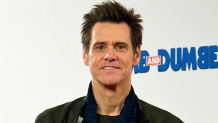 Jim Carrey từng là tên tuổi bảo chứng doanh thu phòng vé với những “The mask”, “Dumb and Dumber” hay “Liar liar”. Tuy nhiên, thời thế đã thay đổi và Jim Carrey nay lại trở thành độc dược phòng vé sau những dự án ế khách như “Mr. Poppers Penguins” (2011) hay “The incredible burt wonderstone” (2013). Những năm gần đây, danh tiếng của Jim Carrey lại càng đi xuống sau khi bạn gái cũ Cathriona White tự sát.