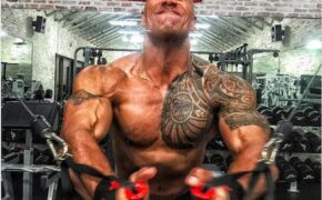 Choáng trước chế độ luyện tập giữ dáng của Dwayne “The Rock” Johnson