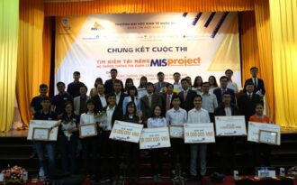 Sinh viên trường Kinh tế Quốc dân ẵm giải thưởng gần 40 triệu đồng