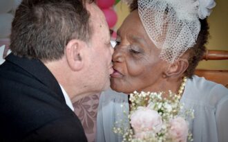 Vị hôn thê già nhất thế giới 106 tuổi, đính hôn với chú rể 66 tuổi