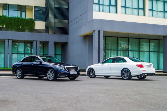 E 200 và E 300 AMG có mức giá lần lượt là 2,099 và 3,049 tỷ đồng. Sau Hà Nội, E-Class thế hệ mới sẽ tiếp tục “chào sân” công chúng phía Nam tại Triển lãm Ô tô Quốc tế Việt Nam 2016, diễn ra từ ngày 26 - 30/10/2016.