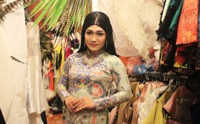 Bí mật quá khứ của cô đào chuyển giới Sài Gòn