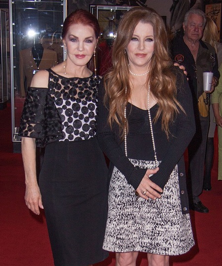 Bà Priscilla Presley, 69 tuổi, và cô con gái 47 tuổi - Lisa Marie trông trẻ như nhau.