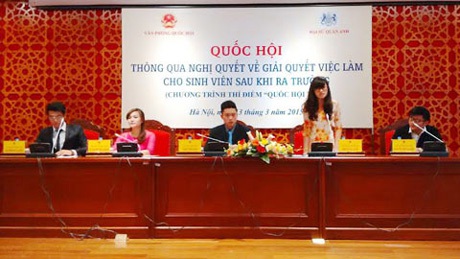 Sinh viên sắm vai Bộ trưởng, đại biểu Quốc hội