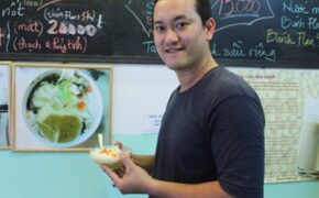 Thạc sĩ 8X tại Úc về Việt Nam mở quán tàu hũ “ngon bổ rẻ”