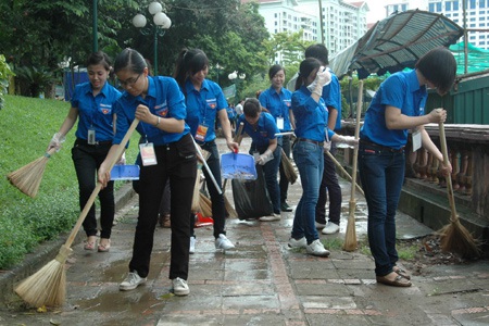 Các tân thủ khoa Hà Nội chung tay bảo vệ môi trường - 2