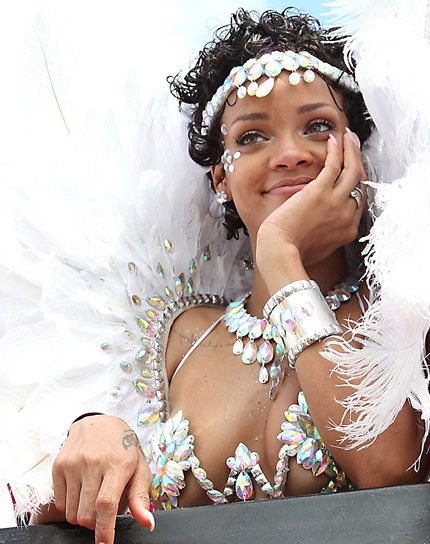 Nụ cười dịu dàng của Rihanna