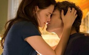 “Ma cà rồng” Robert Pattinson sốc vì bạn gái “ăn nem”