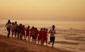 Linh Sơn dạy cầu thủ nhí ý thức bảo vệ môi trường