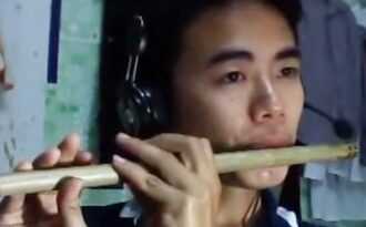 Dân mạng “say” theo tiếng sáo của chàng trai lãng tử