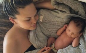 Vừa sinh con, siêu mẫu áo tắm được chồng cưng chiều hết mực