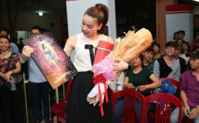 Hồ Ngọc Hà mừng sinh nhật sớm cùng fan